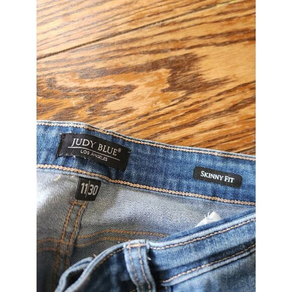 Judy Blue BUTTONS HOLES & CUFFS  skinny JEANS sz 11/30 - Picture 3 of 4